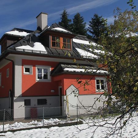 Villa Schnuck - Das Rote Ferienhaus Бадгаштейн Экстерьер фото