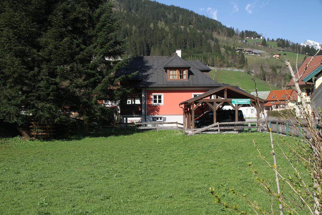 Villa Schnuck - Das Rote Ferienhaus Бадгаштейн Экстерьер фото